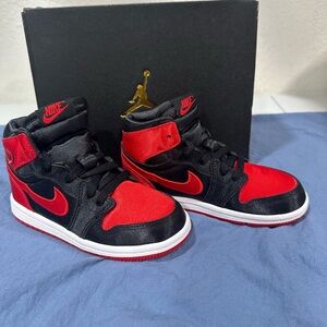 NIB Jordan 1 Retro High OG Toddler Size 9c Black/university red-white